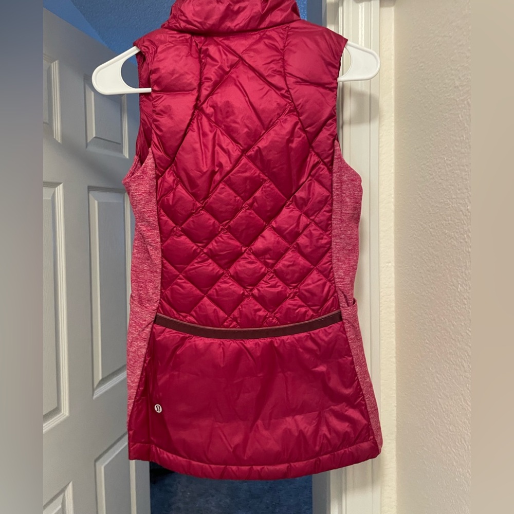Lululemon fitted vest, size 4, like new condition.